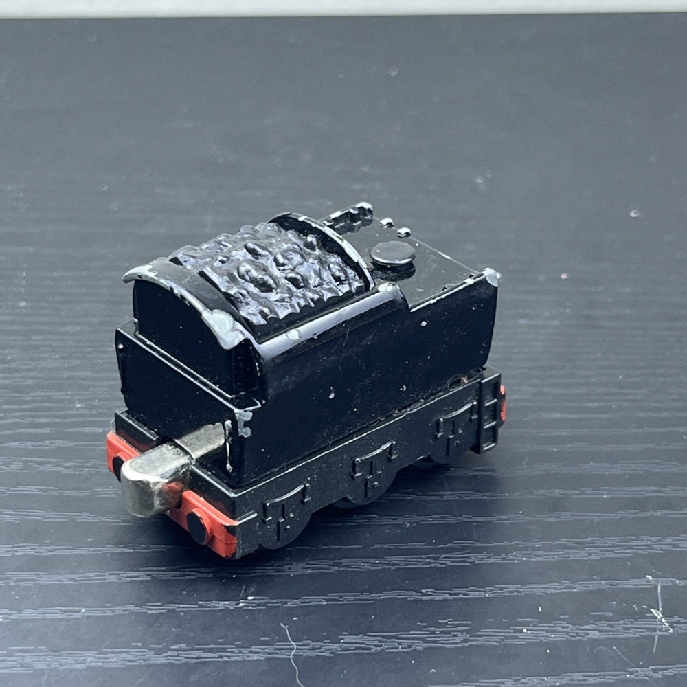 Mattel Thomas & Friends Neville's Coal Tender Die-Cast Metal Magnetic Train Car‎